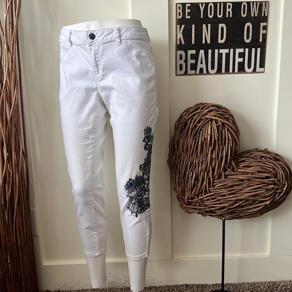 Jeans by Buffalo Indra White Super Slim Embroidered Jean